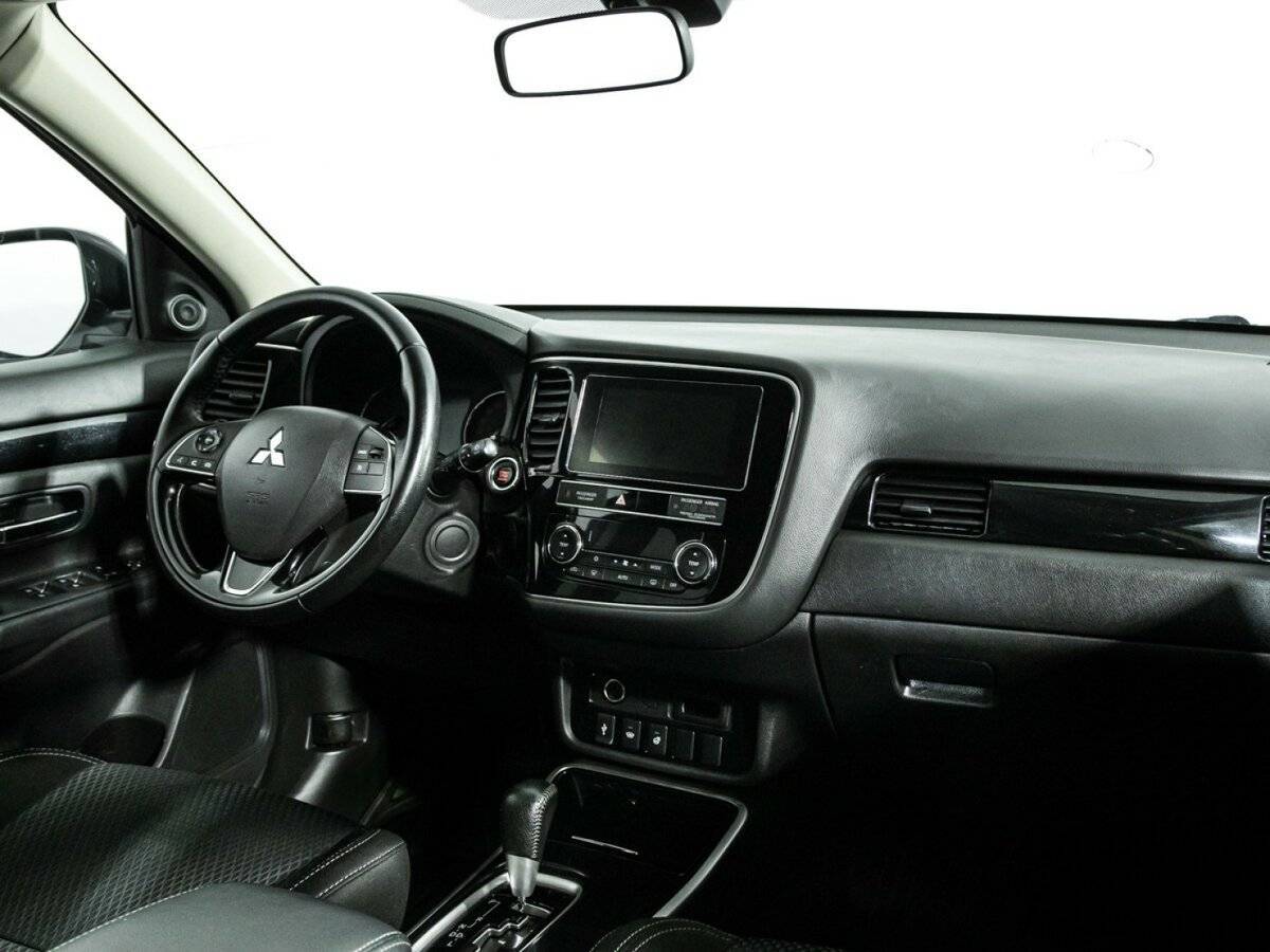 Mitsubishi Outlander с пробегом — 2019 год. Фото: #8
