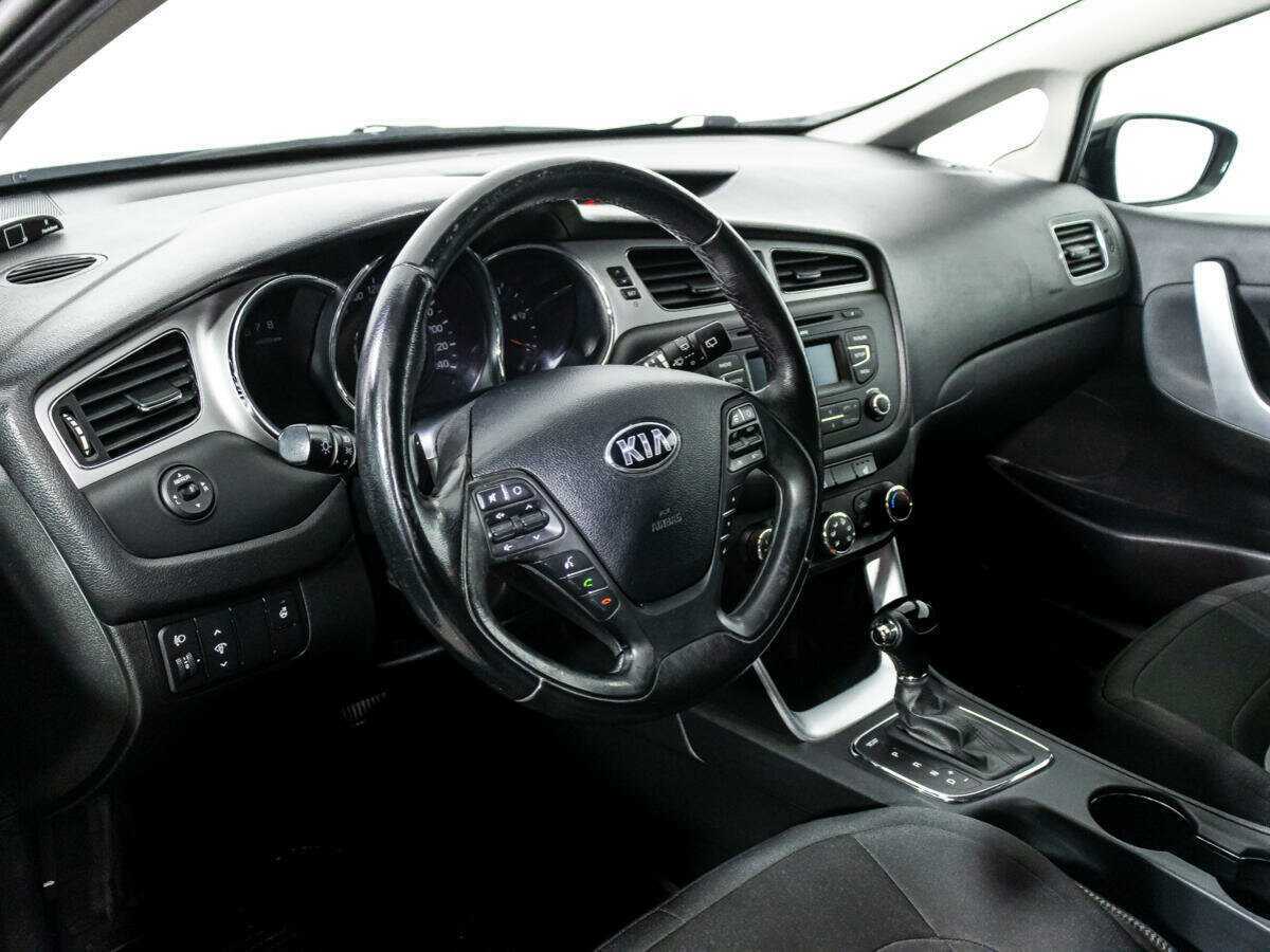 Kia Ceed с пробегом — 2015 год. Фото: #10