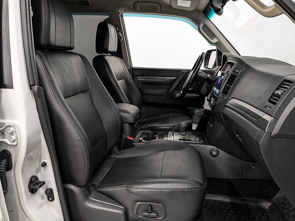 Mitsubishi Pajero с пробегом — 2015 год. Фото: #22