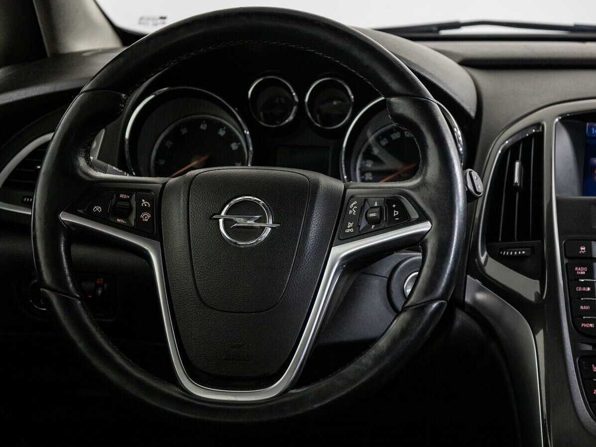 Opel Astra с пробегом — 2012 год. Фото: #11