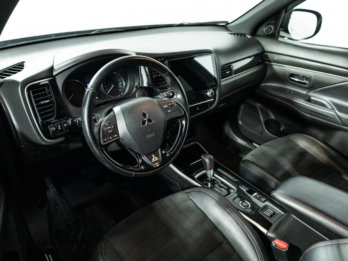 Mitsubishi Outlander с пробегом — 2020 год. Фото: #10