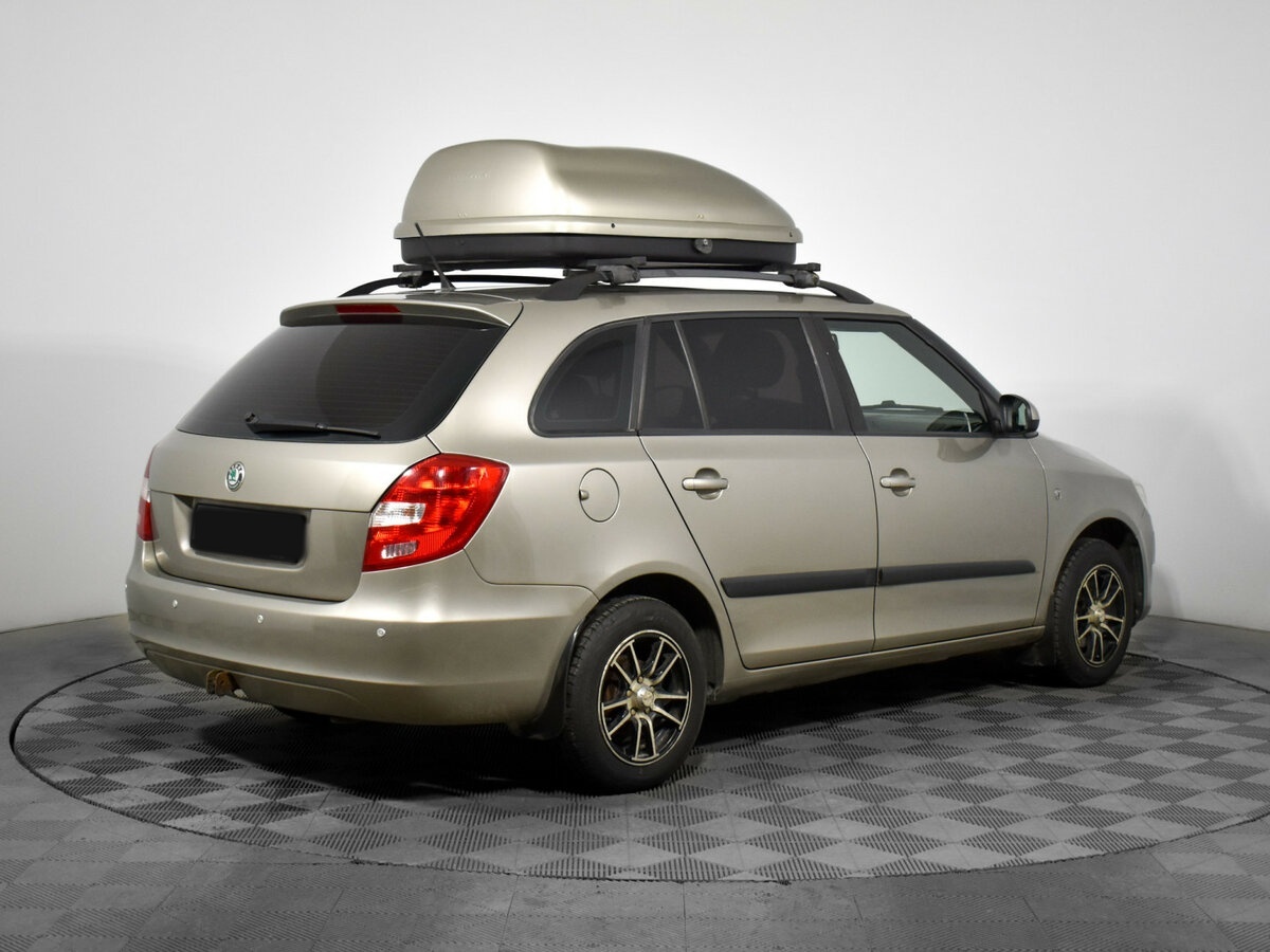 Skoda Fabia с пробегом — 2012 год. Фото: #4