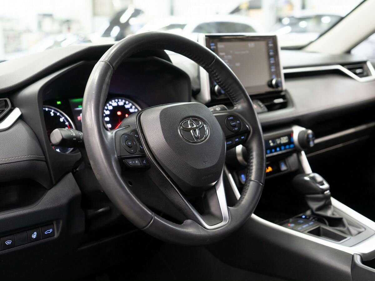 Toyota RAV4 с пробегом — 2019 год. Фото: #4