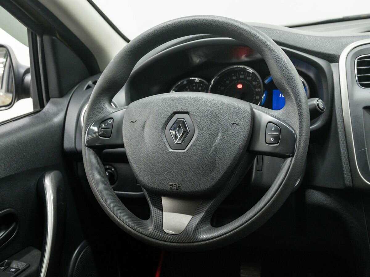 Renault Sandero с пробегом — 2017 год. Фото: #10