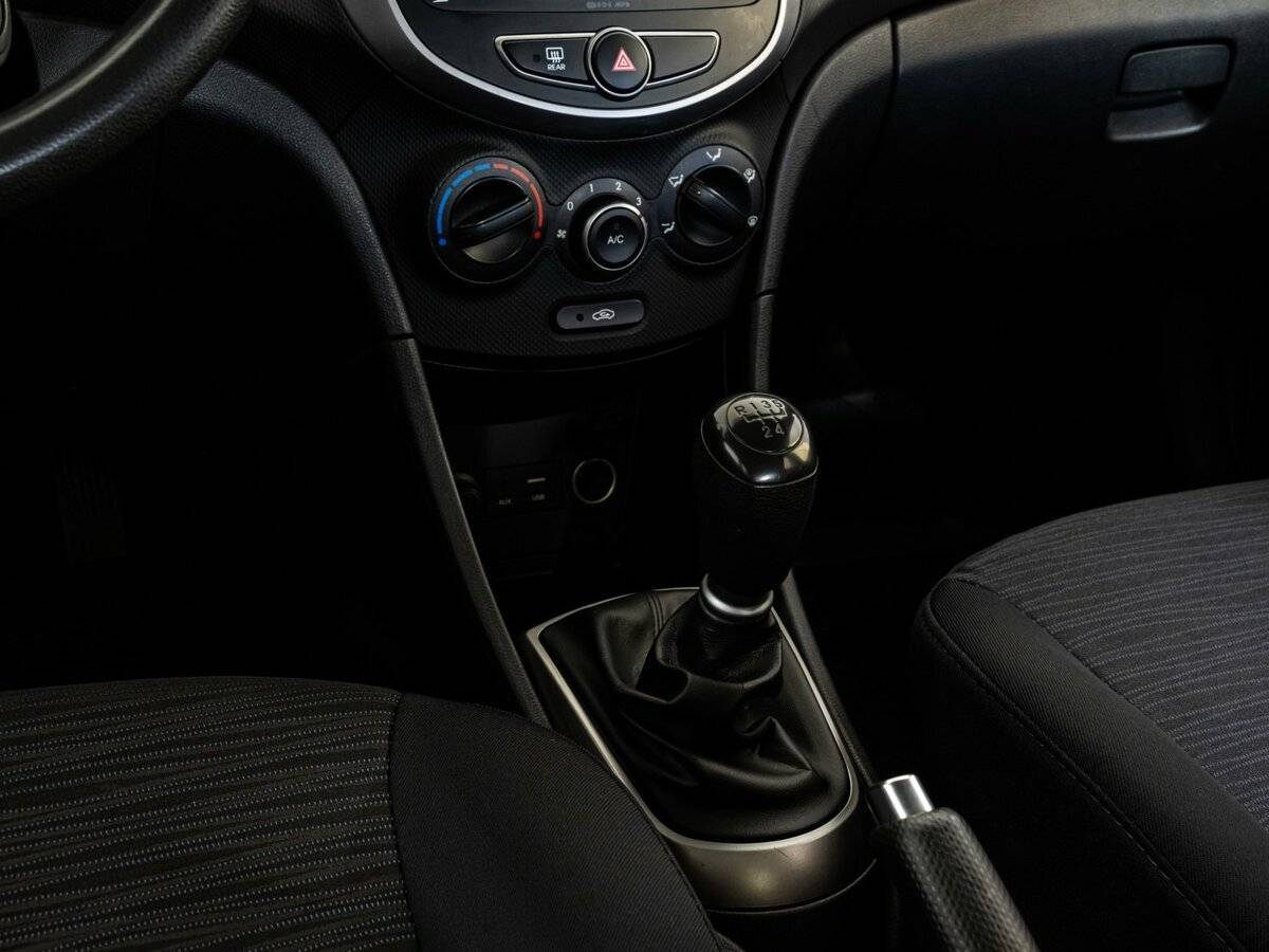 Hyundai Solaris с пробегом — 2016 год. Фото: #9