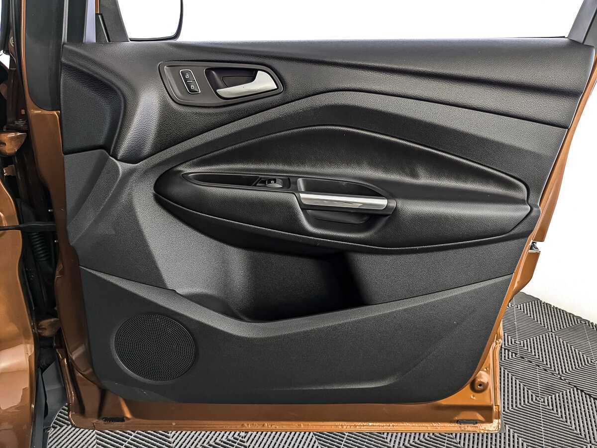 Ford Kuga с пробегом — 2014 год. Фото: #24