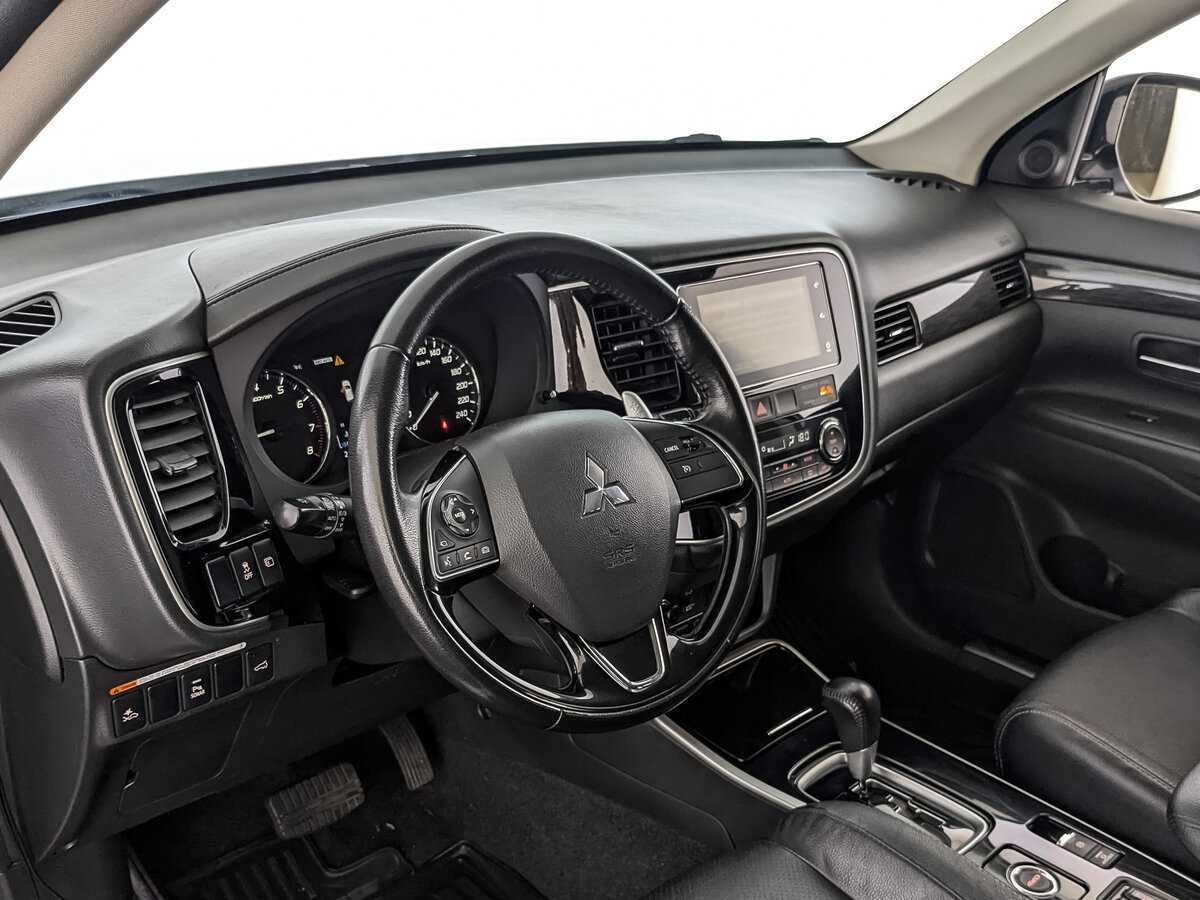 Mitsubishi Outlander с пробегом — 2017 год. Фото: #9