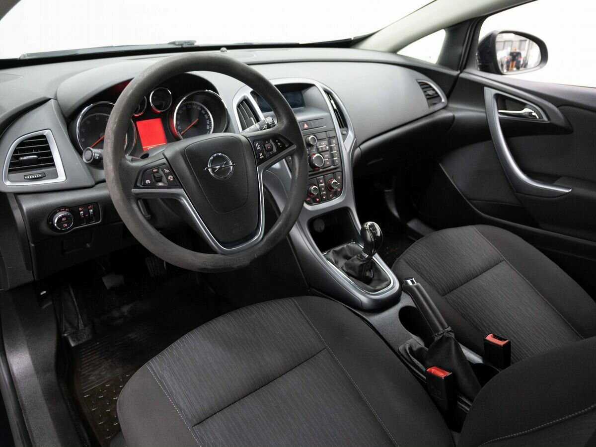 Opel Astra с пробегом — 2013 год. Фото: #6