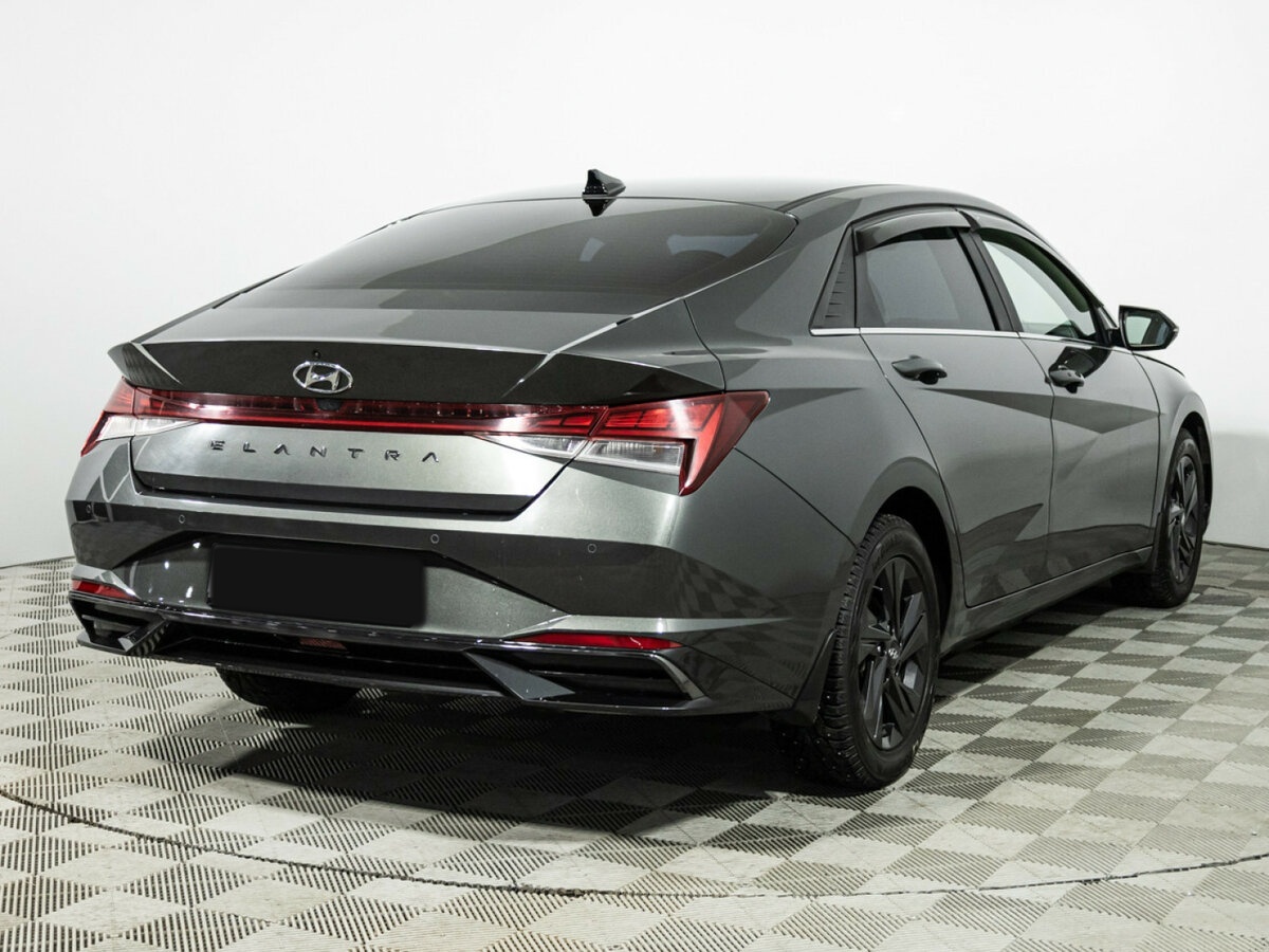 Hyundai Elantra с пробегом — 2022 год. Фото: #4