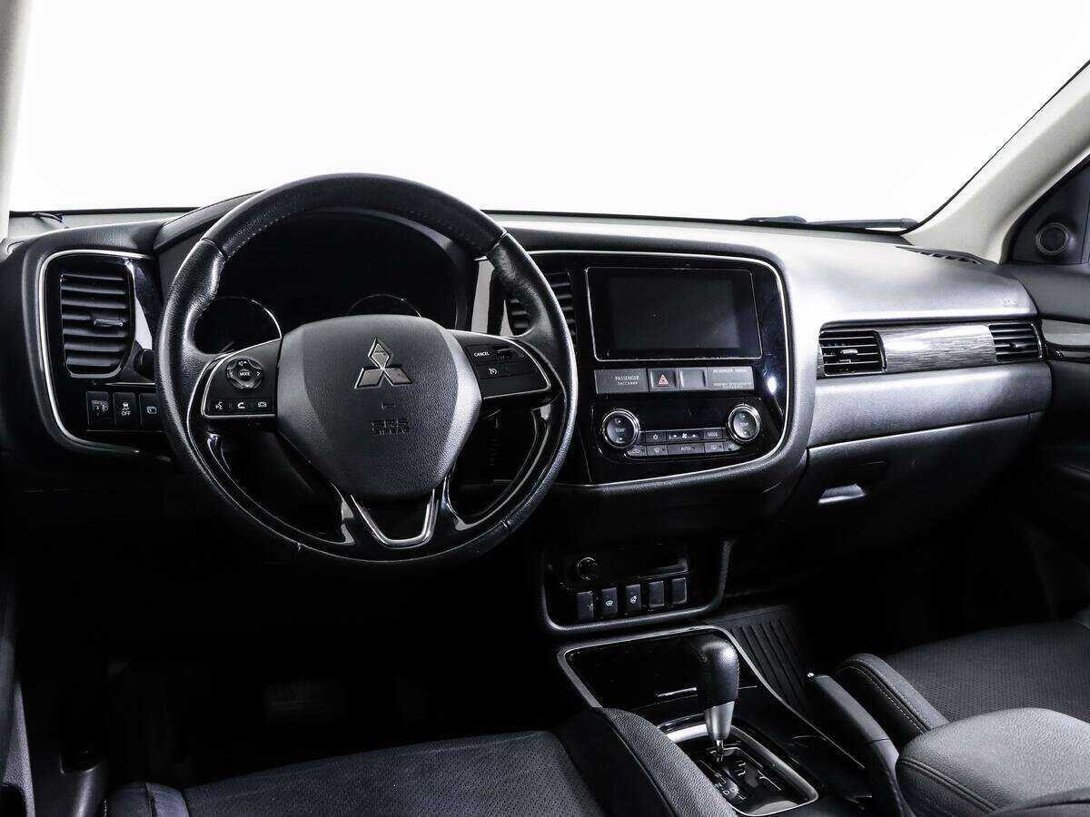 Mitsubishi Outlander с пробегом — 2018 год. Фото: #8