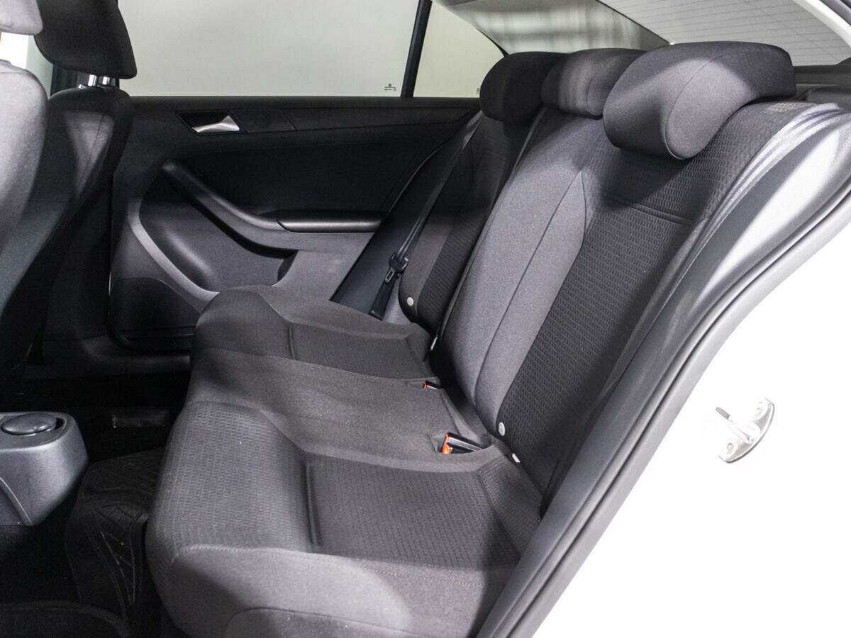 Volkswagen Jetta с пробегом — 2015 год. Фото: #9