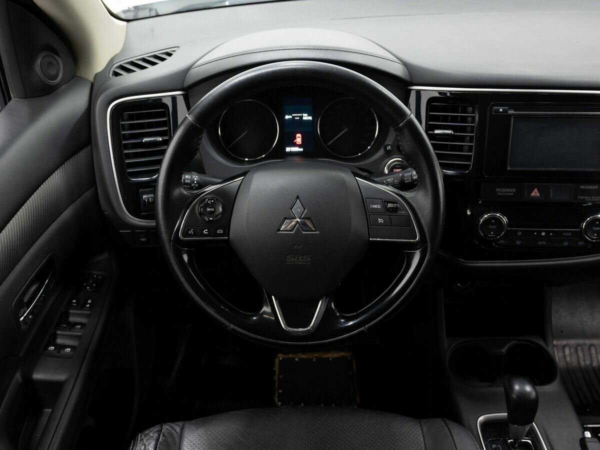Mitsubishi Outlander с пробегом — 2015 год. Фото: #15