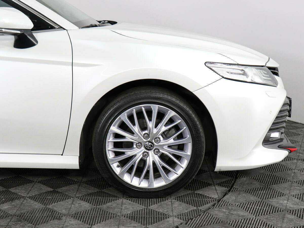 Toyota Camry с пробегом — 2019 год. Фото: #11