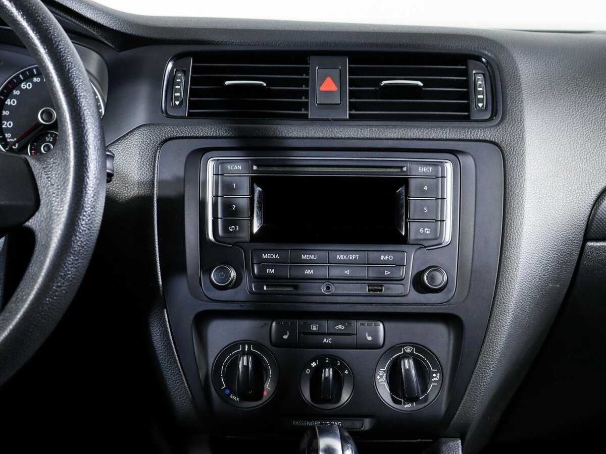 Volkswagen Jetta с пробегом — 2013 год. Фото: #9