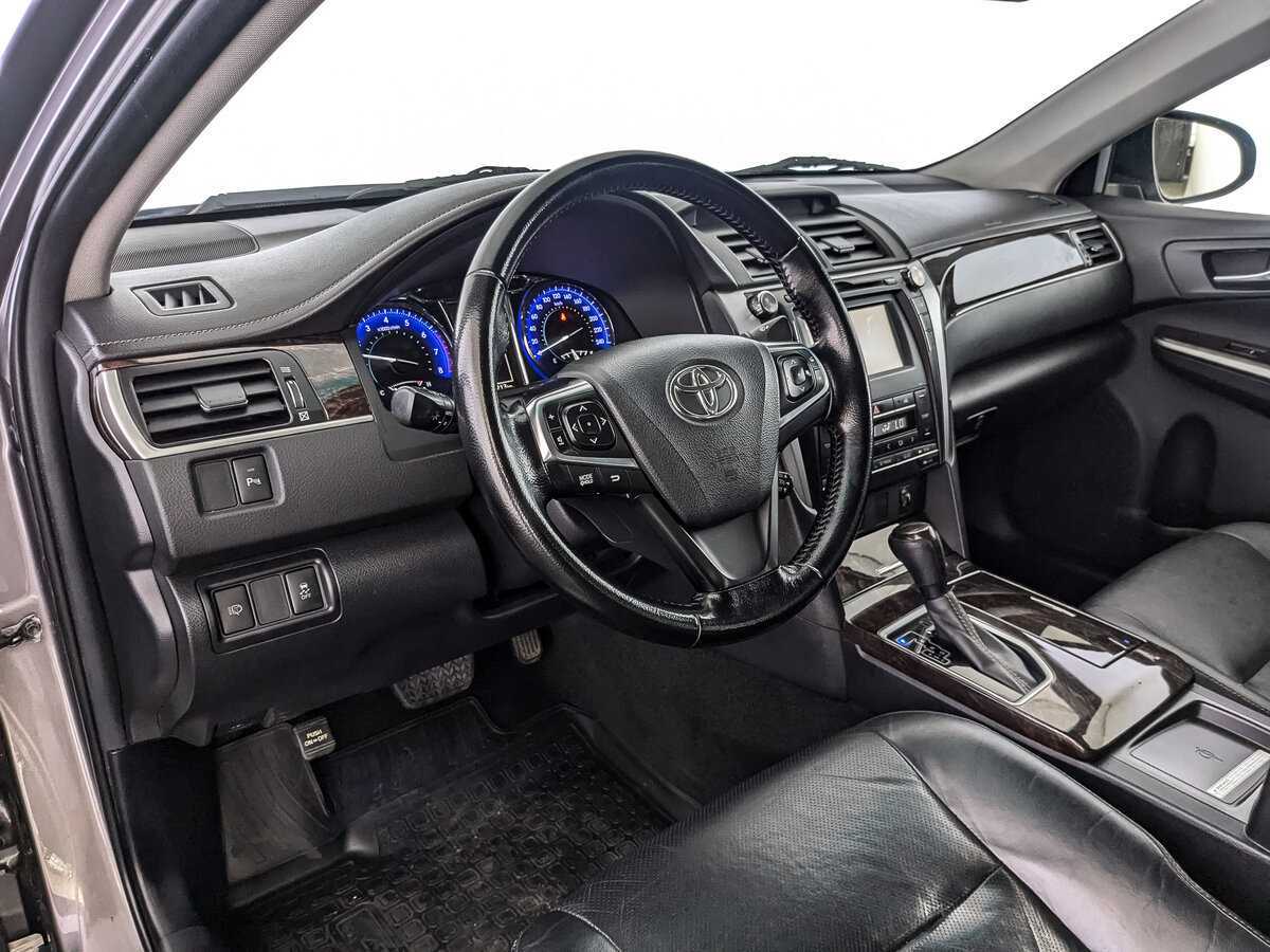 Toyota Camry с пробегом — 2016 год. Фото: #10