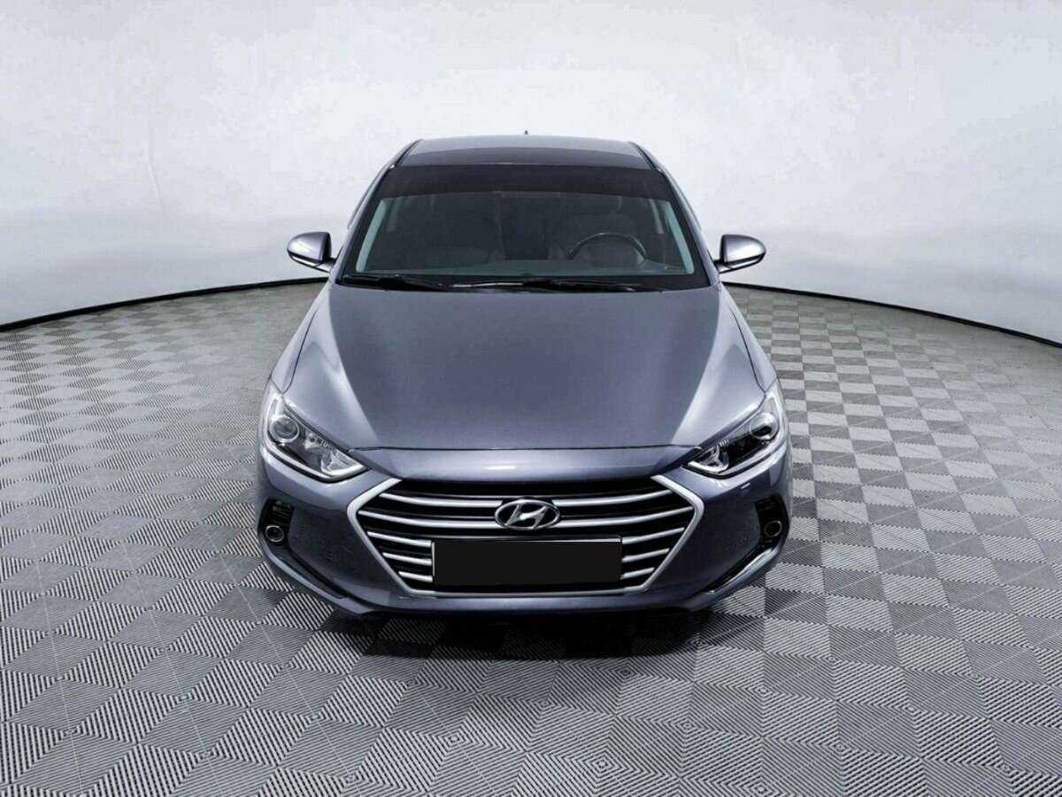 Hyundai Elantra с пробегом — 2018 год. Фото: #1