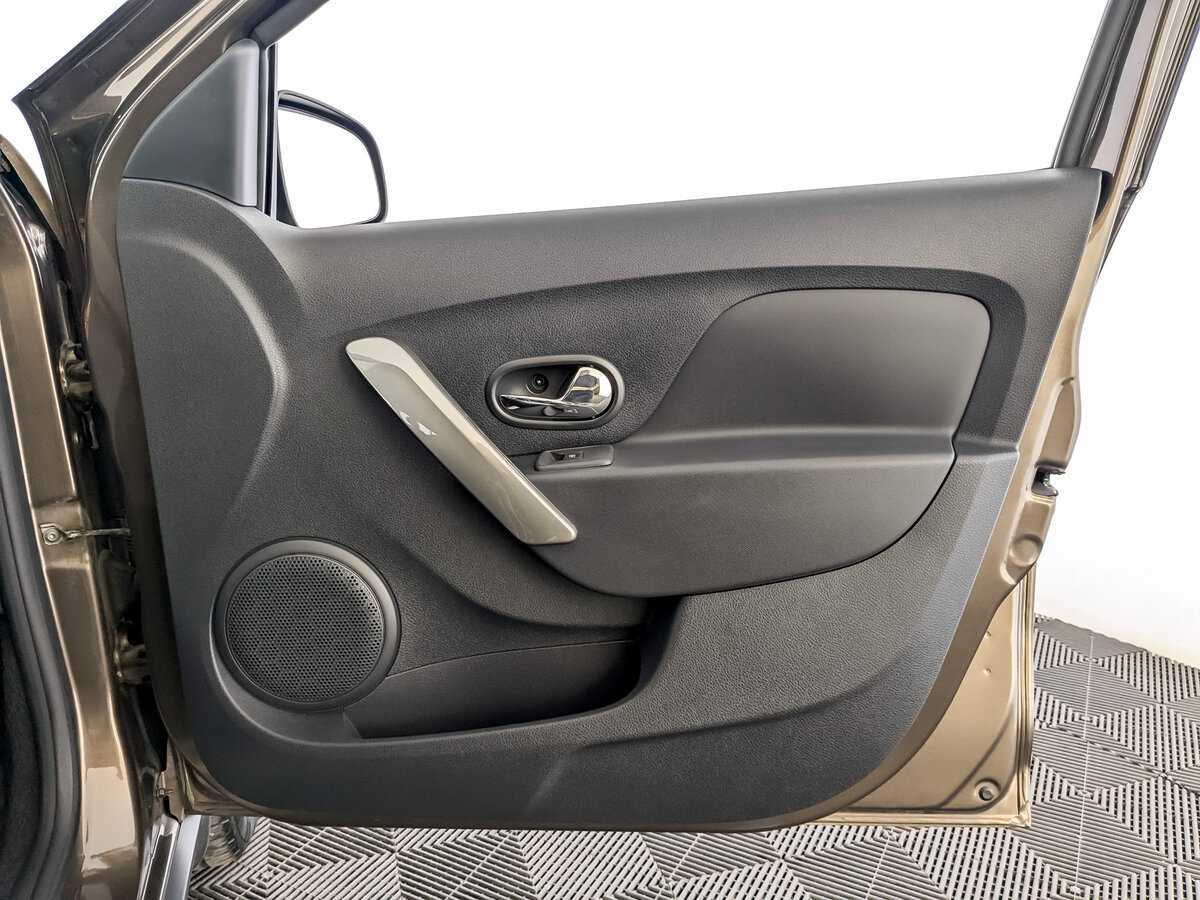 Renault Sandero с пробегом — 2021 год. Фото: #19