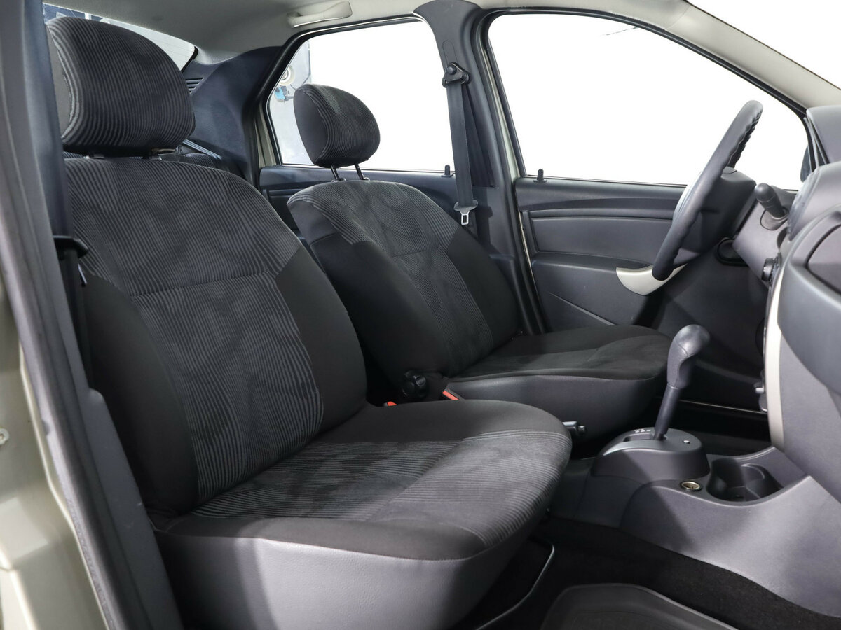 Renault Logan с пробегом — 2015 год. Фото: #15