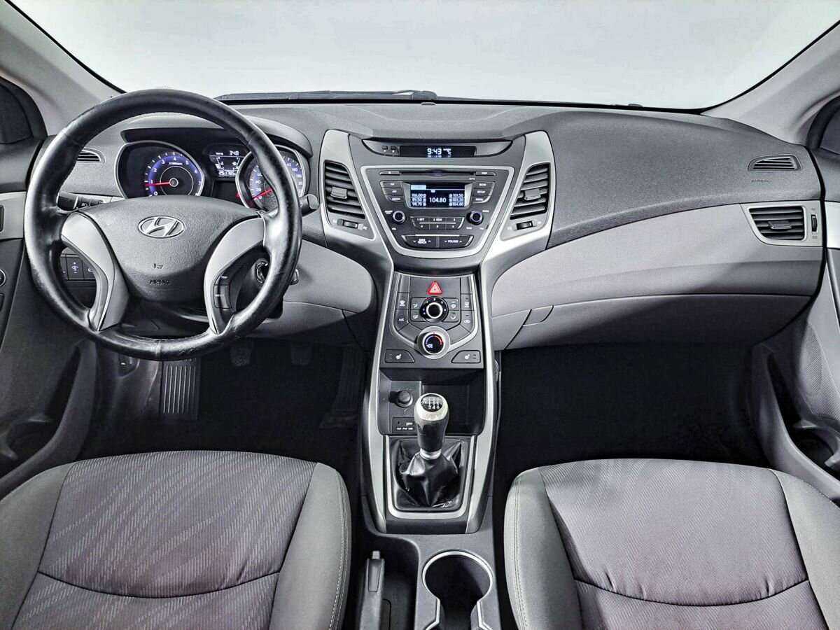 Hyundai Elantra с пробегом — 2015 год. Фото: #11