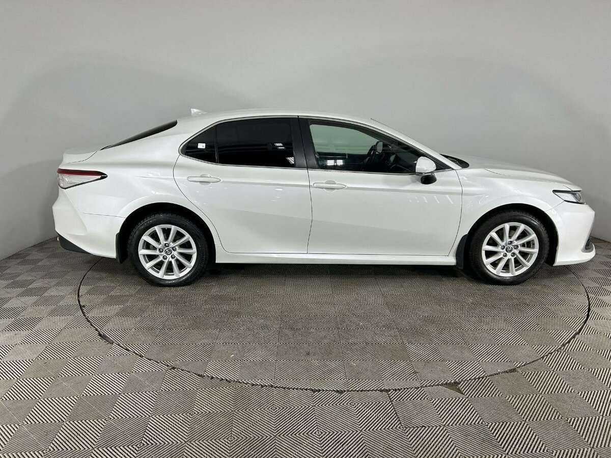 Toyota Camry с пробегом — 2021 год. Фото: #3