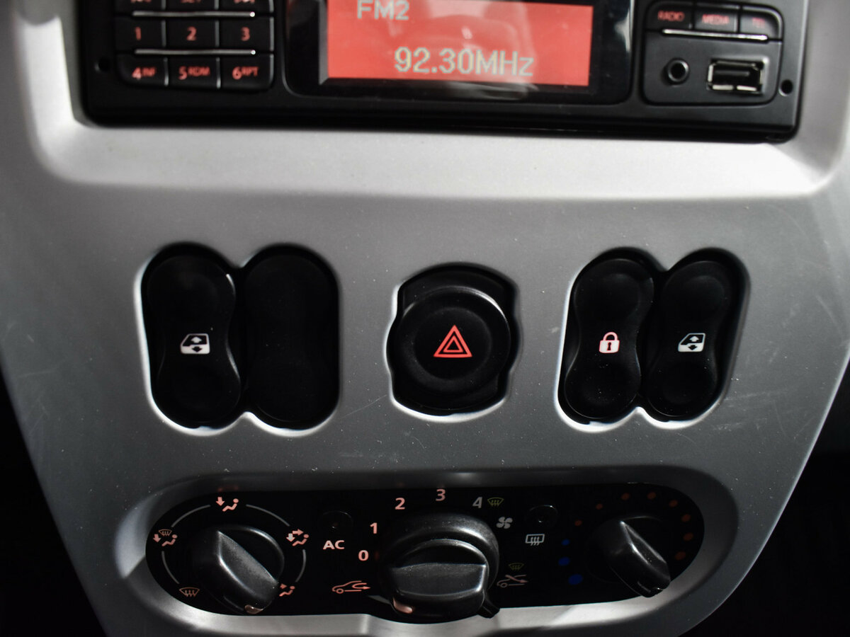 Renault Sandero с пробегом — 2014 год. Фото: #13