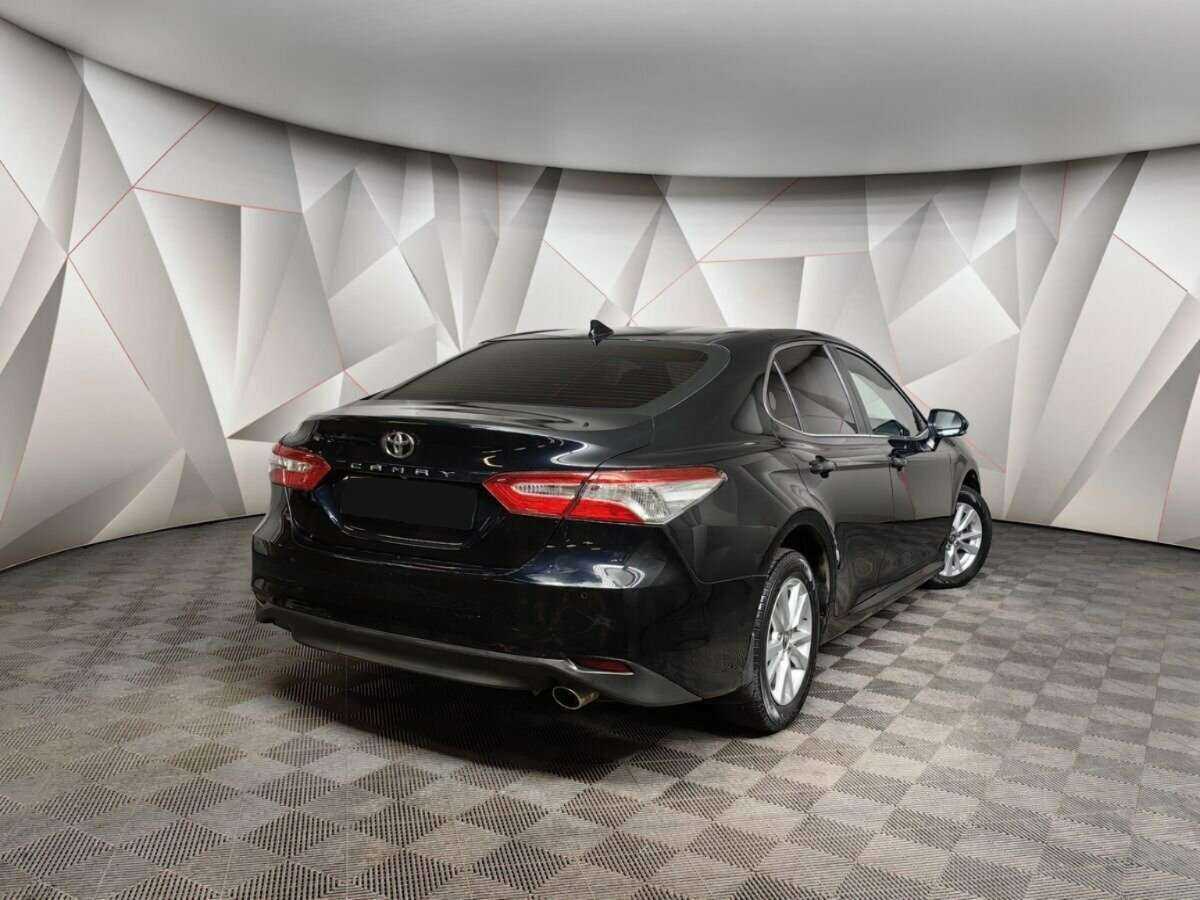 Toyota Camry с пробегом — 2019 год. Фото: #1