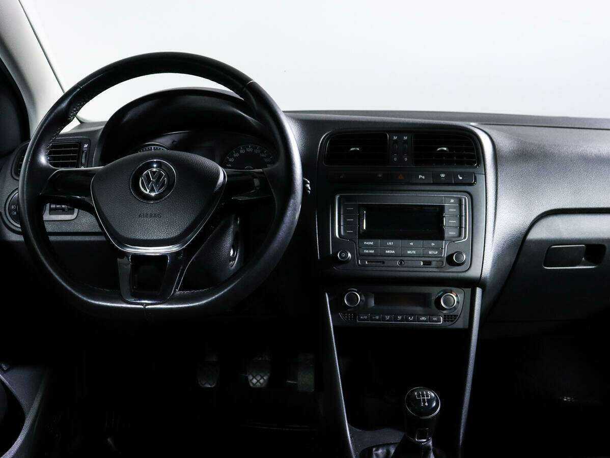 Volkswagen Polo с пробегом — 2016 год. Фото: #8