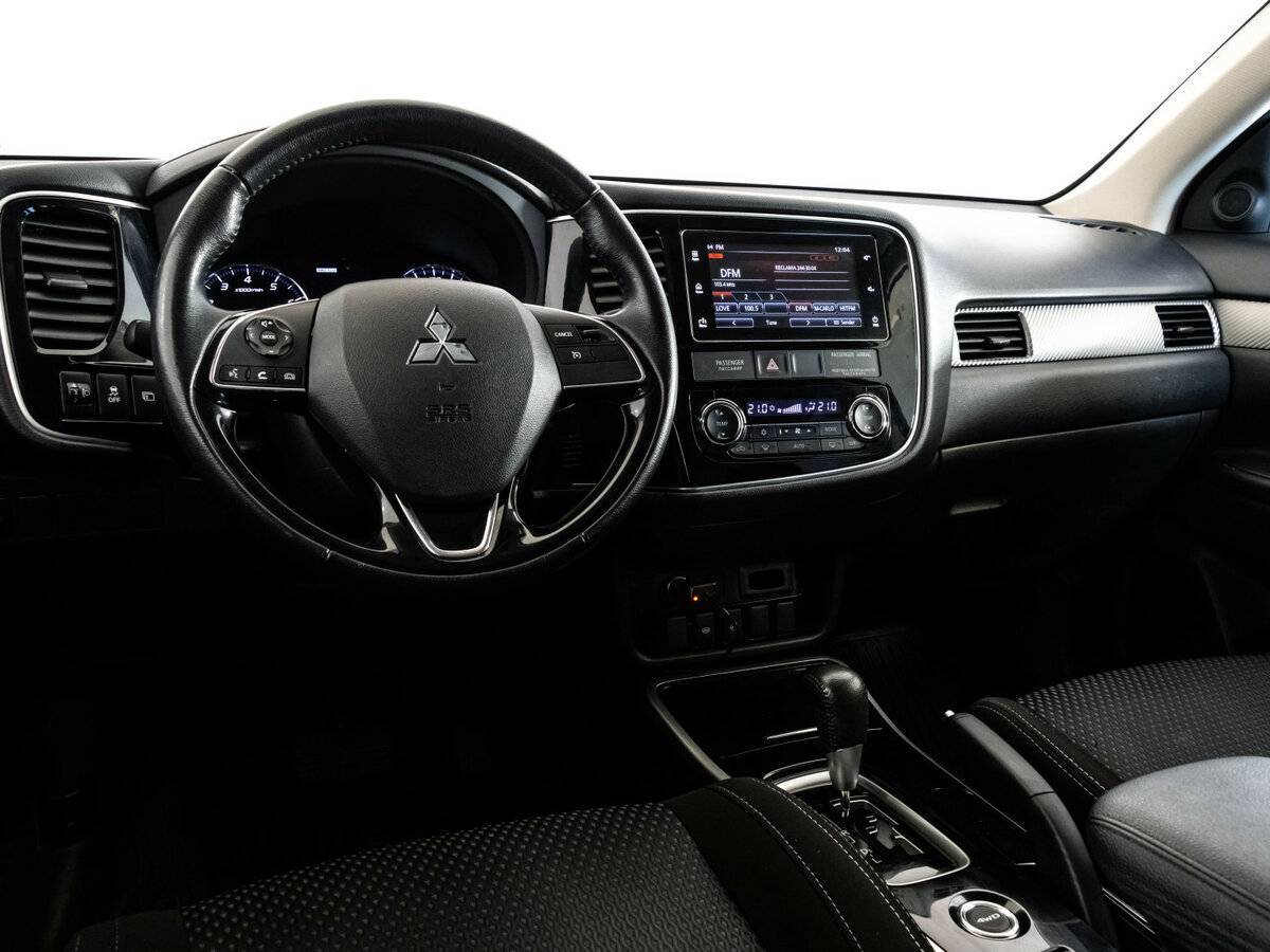 Mitsubishi Outlander с пробегом — 2018 год. Фото: #8