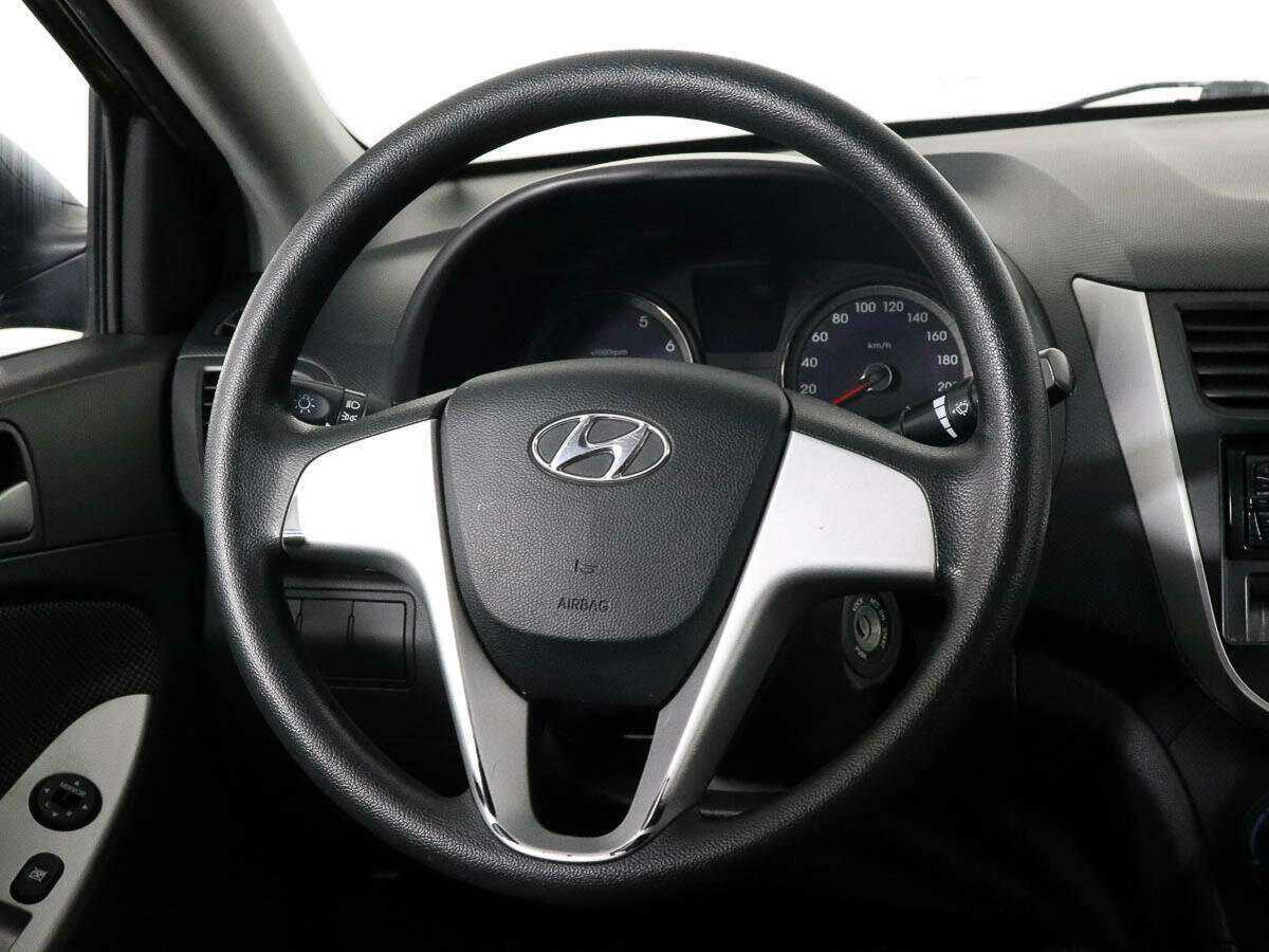 Hyundai Solaris с пробегом — 2012 год. Фото: #11