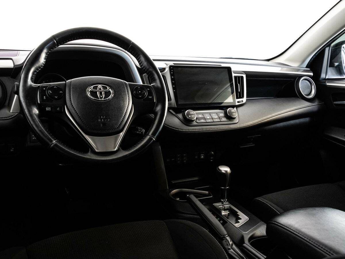 Toyota RAV4 с пробегом — 2017 год. Фото: #7