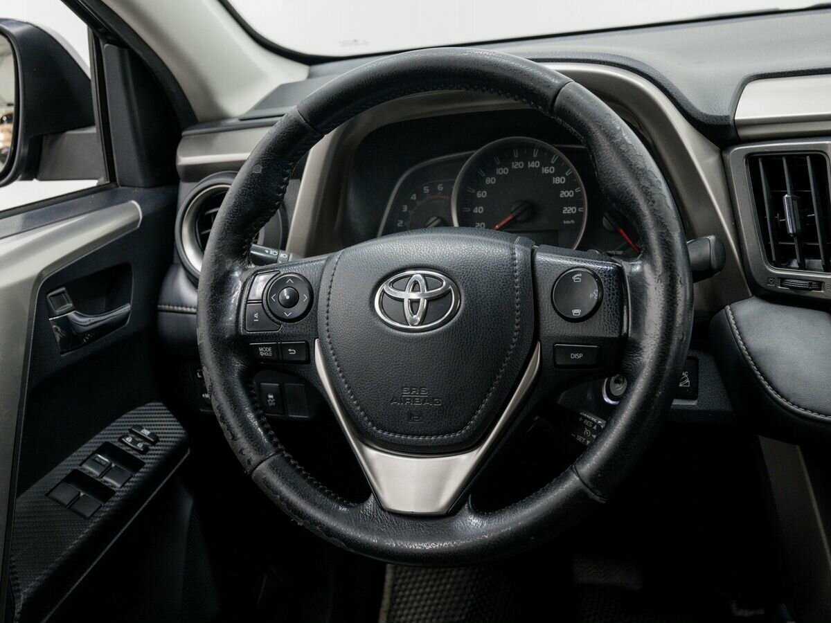 Toyota RAV4 с пробегом — 2014 год. Фото: #10