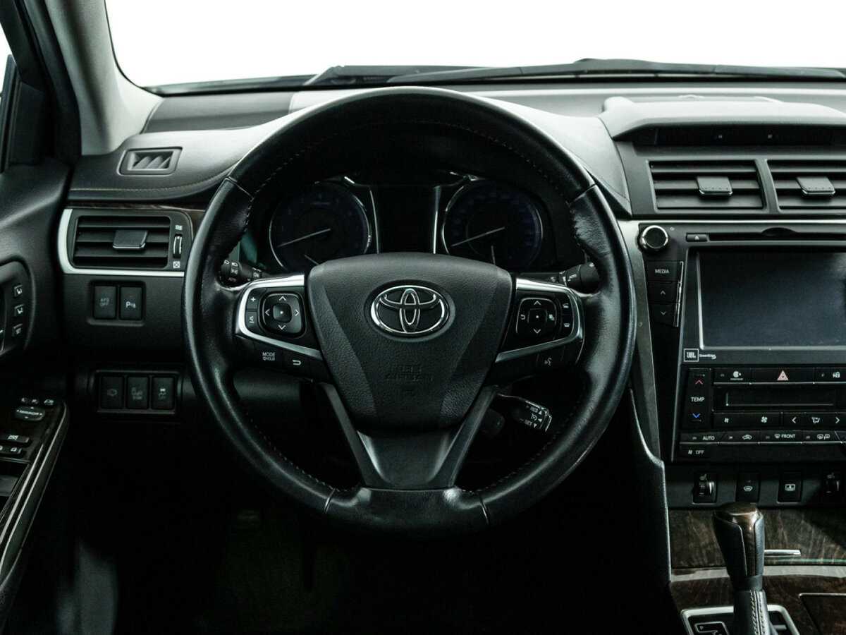 Toyota Camry с пробегом — 2016 год. Фото: #20