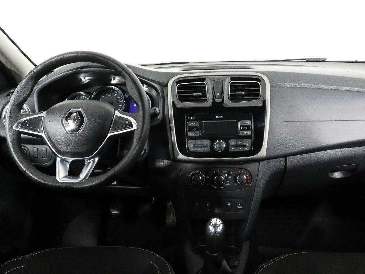 Renault Logan с пробегом — 2018 год. Фото: #9