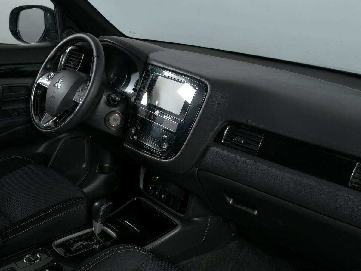 Mitsubishi Outlander с пробегом — 2018 год. Фото: #5