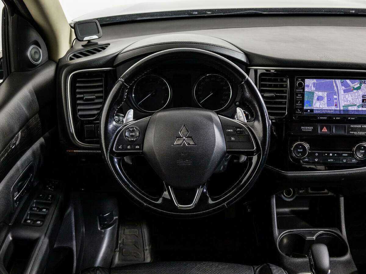 Mitsubishi Outlander с пробегом — 2016 год. Фото: #13