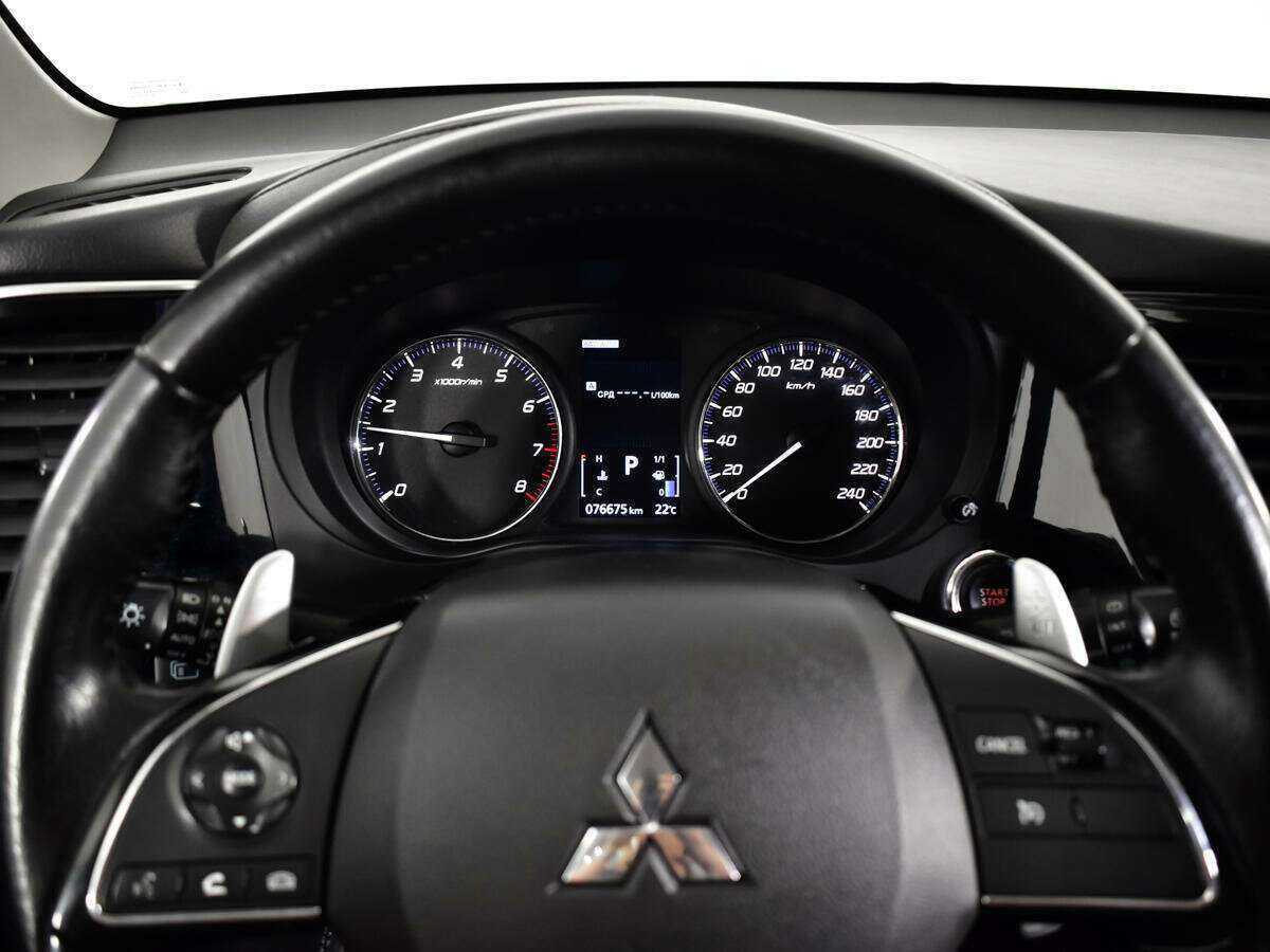 Mitsubishi Outlander с пробегом — 2016 год. Фото: #10