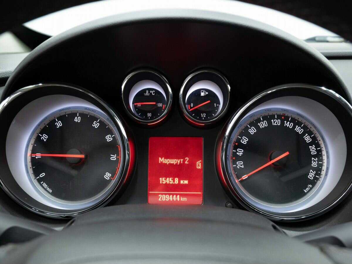 Opel Astra с пробегом — 2013 год. Фото: #15