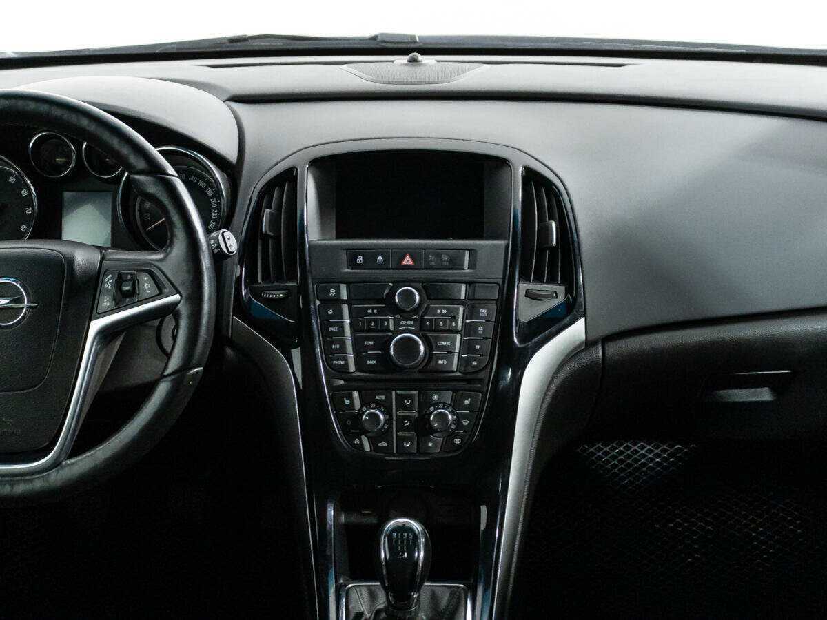 Opel Astra с пробегом — 2015 год. Фото: #13