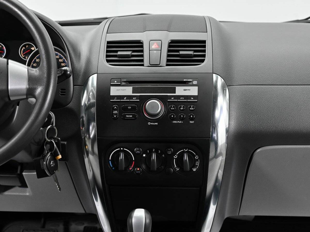 Suzuki SX4 с пробегом — 2013 год. Фото: #8