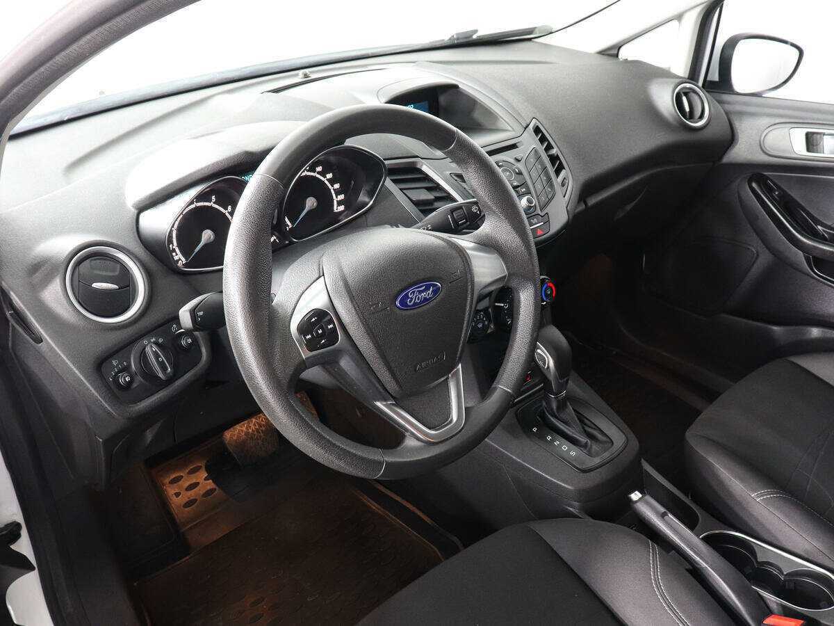 Ford Fiesta с пробегом — 2016 год. Фото: #6