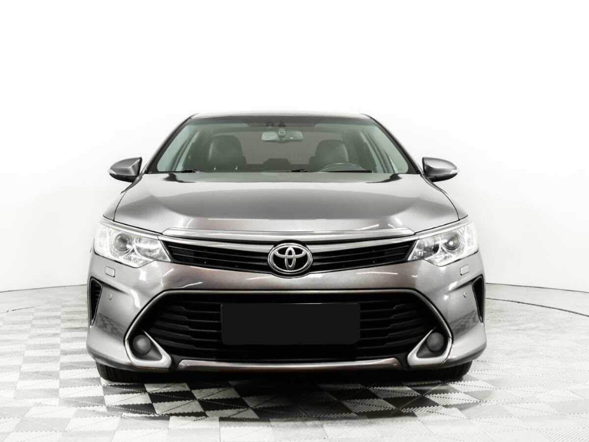 Toyota Camry с пробегом — 2016 год. Фото: #1