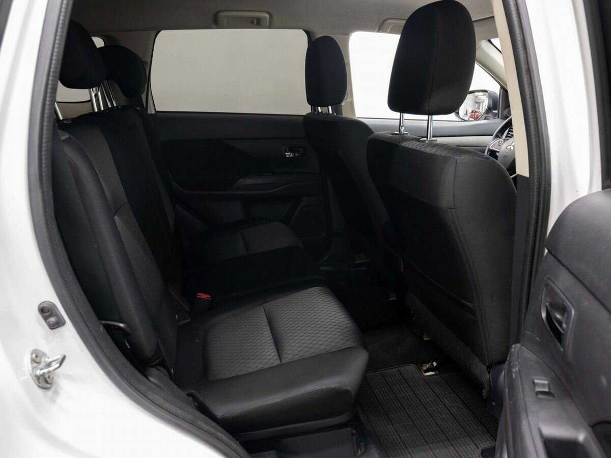 Mitsubishi Outlander с пробегом — 2012 год. Фото: #11