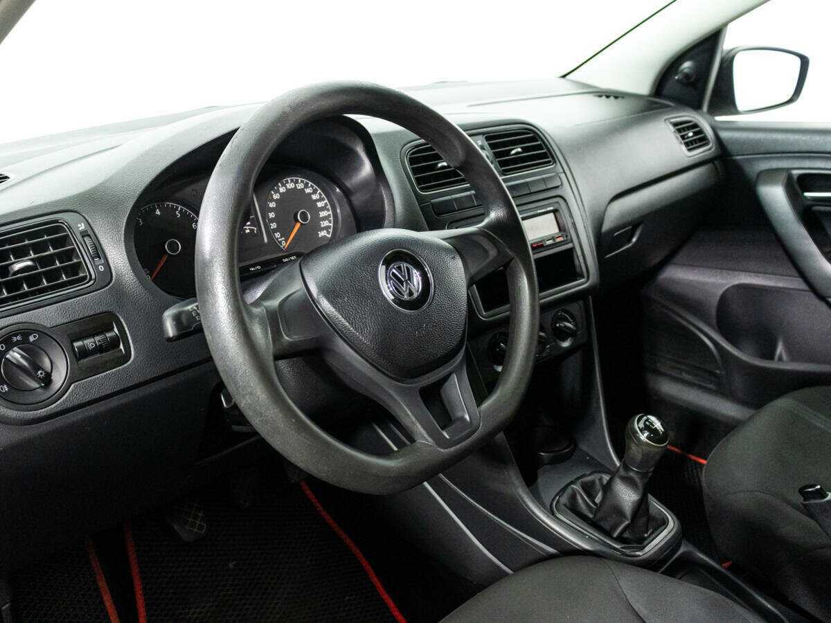 Volkswagen Polo с пробегом — 2017 год. Фото: #8