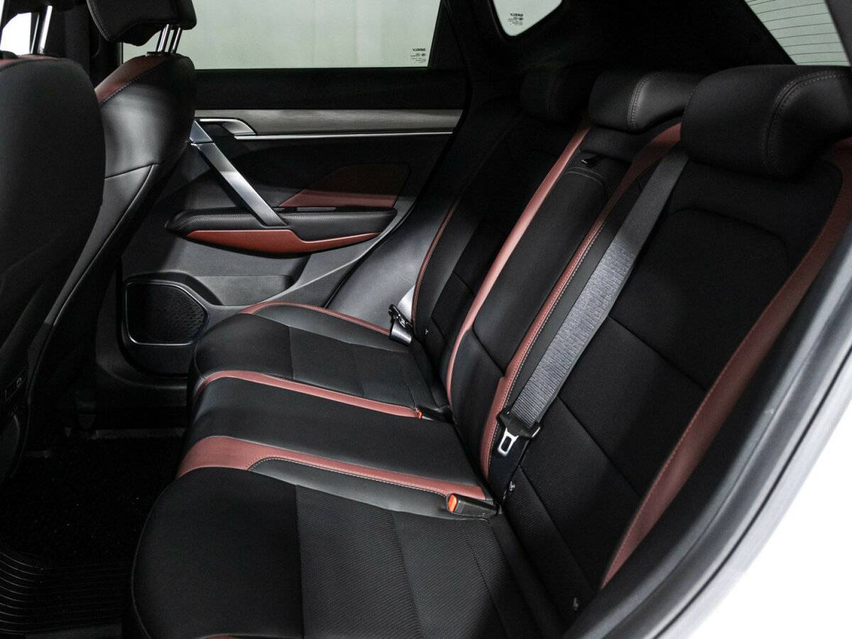 Geely Coolray с пробегом — 2023 год. Фото: #9