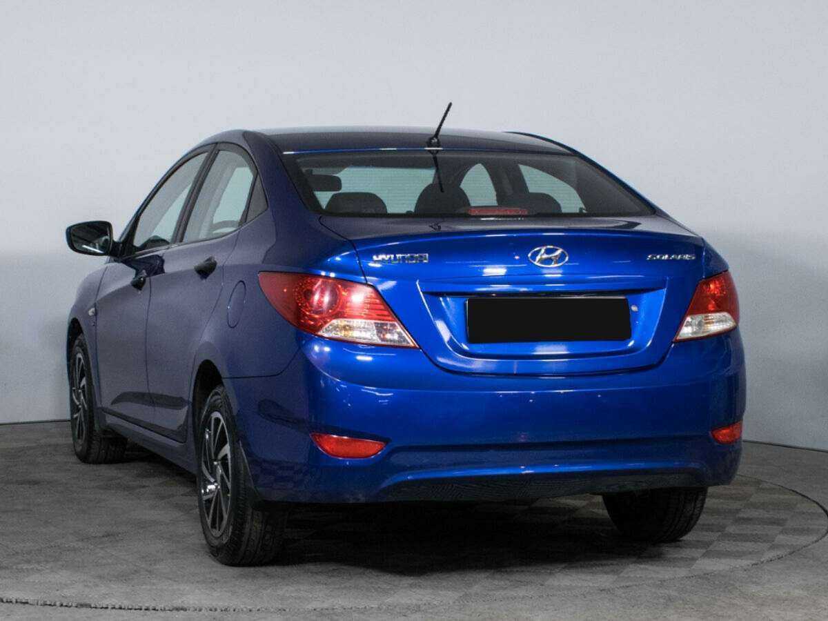 Hyundai Solaris с пробегом — 2012 год. Фото: #6