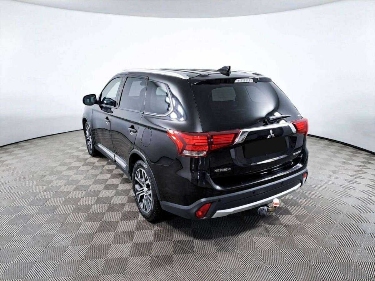 Mitsubishi Outlander с пробегом — 2017 год. Фото: #6