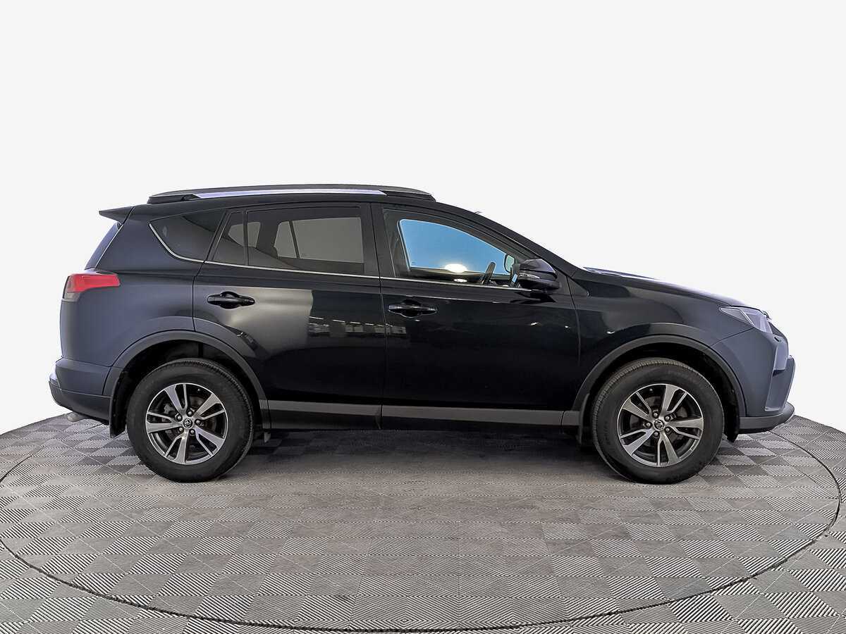Toyota RAV4 с пробегом — 2017 год. Фото: #3