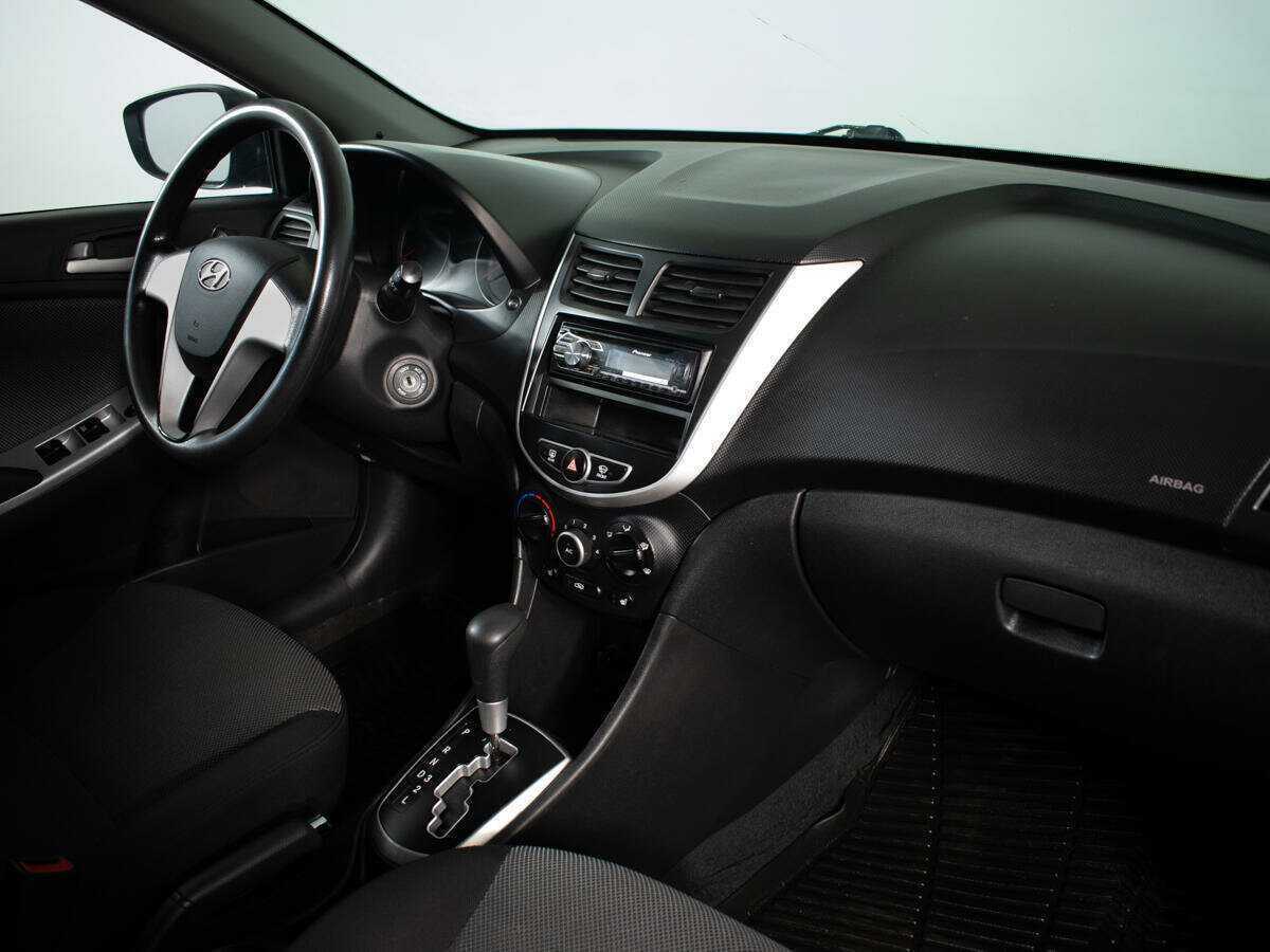 Hyundai Solaris с пробегом — 2013 год. Фото: #8