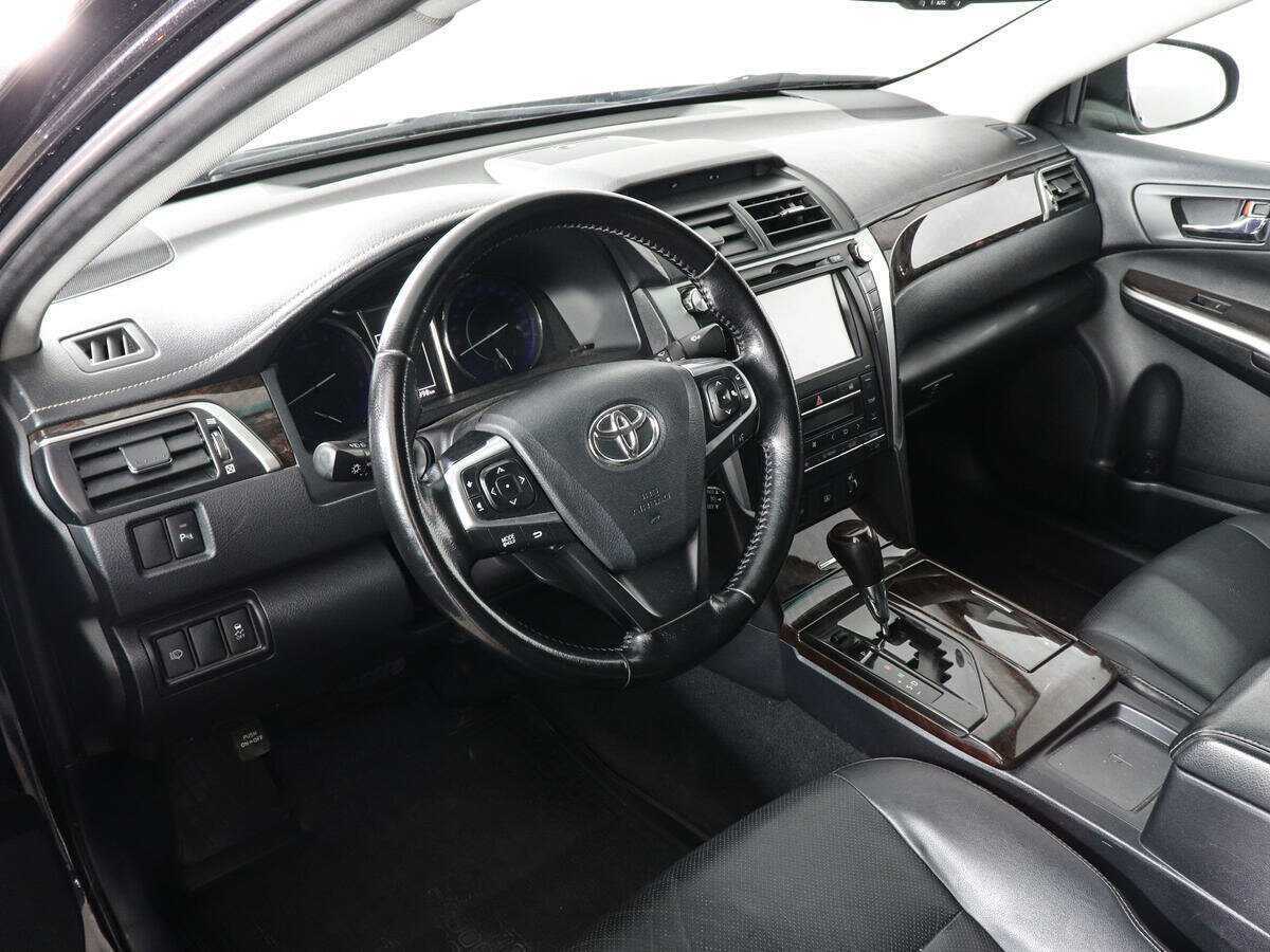 Toyota Camry с пробегом — 2017 год. Фото: #8