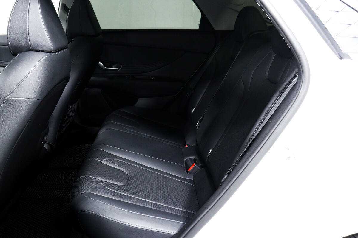 Hyundai Elantra с пробегом — 2023 год. Фото: #11